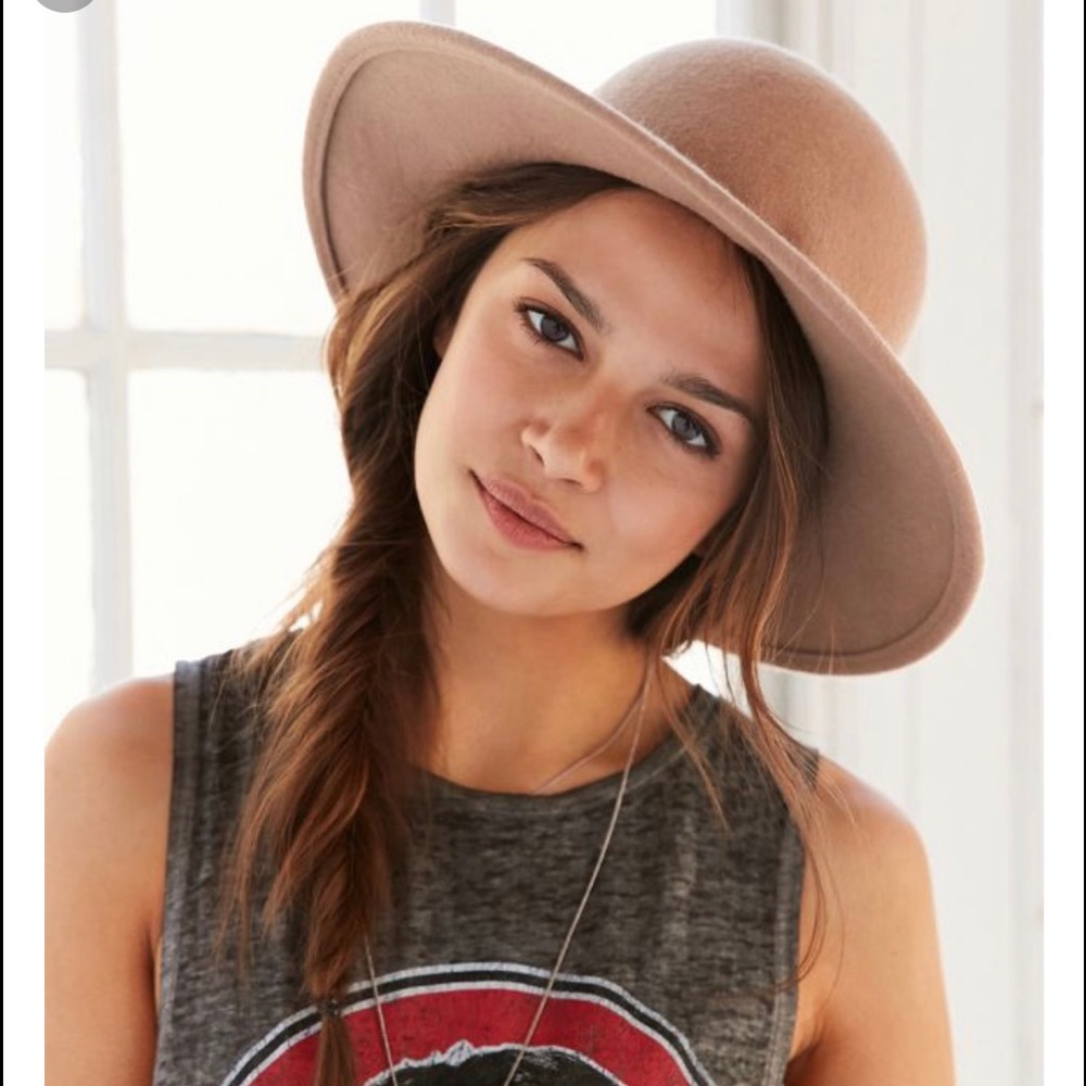 Ecote Urban Outfitters felt round top hat